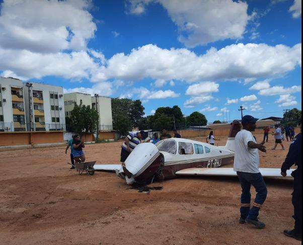 Avião de pequeno porte cai em campo de futebol na Zona Norte de Teresina; segundo acidente aéreo em 24 horas