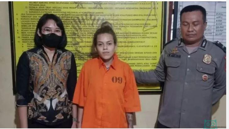 Brasileira presa com cocaína na Indonésia é condenada à prisão e defesa considera pena 'milagre'