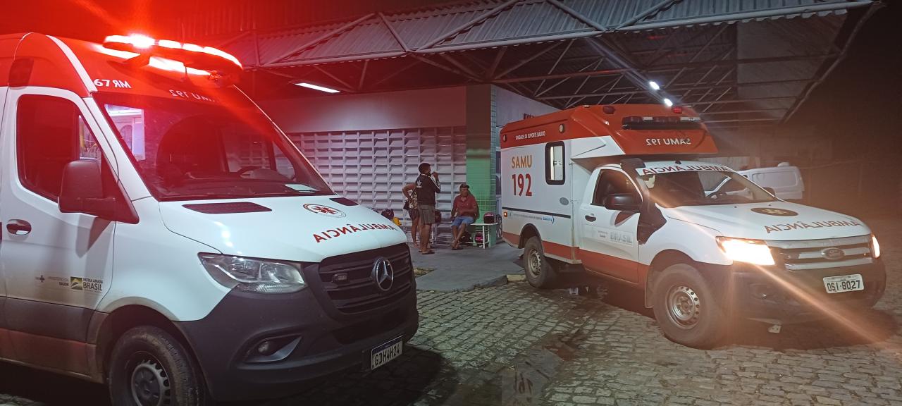 Colisão entre moto e ônibus deixa uma pessoa gravemente ferida na zona rural, em Iguatu