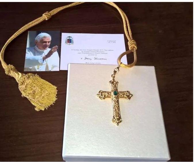 Cruz usada por Bento XVI é roubada na Alemanha
