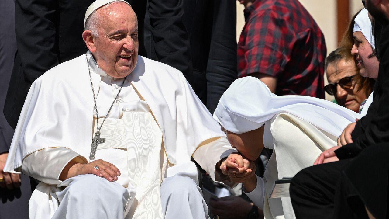 Papa Francisco sai de cirurgia de hérnia abdominal sem complicações