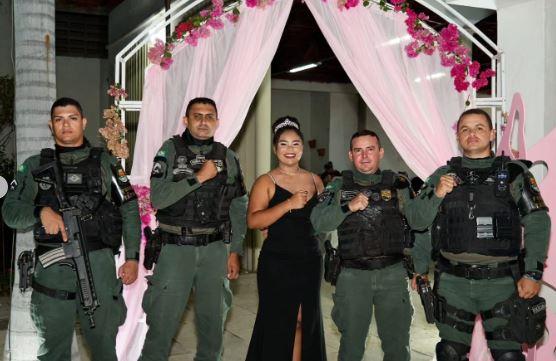 Adolescente que sonha em ser PM recebe visita surpresa de militares no seu aniversário de 15 anos, em Iguatu