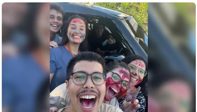 Cantor Nattan dá R$ 100 para calouros em semáforo durante trote em Fortaleza: 'Fortaleceu demais o nosso almoço'