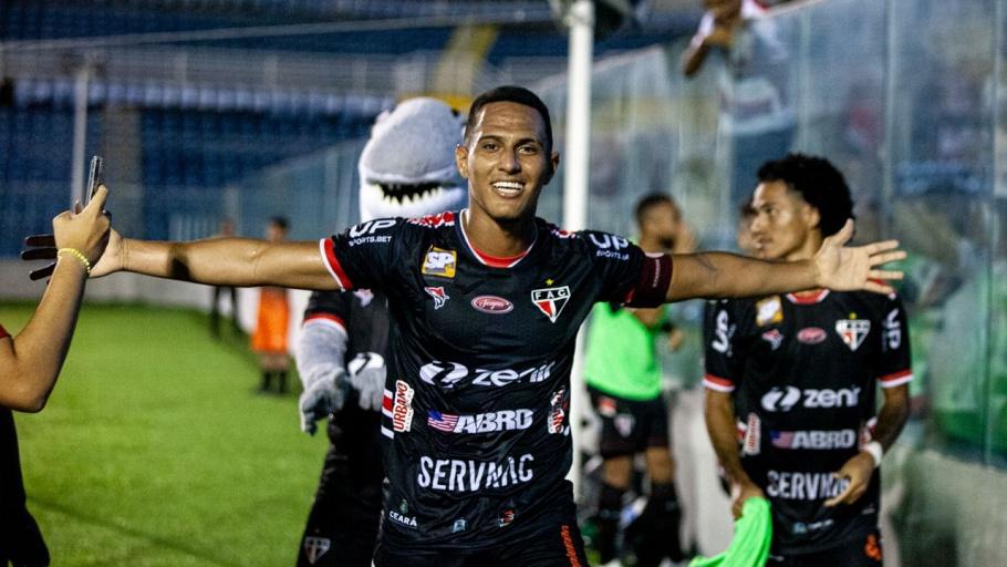 Ferroviário vence Iguatu no primeiro jogo da decisão da Taça Fares Lopes