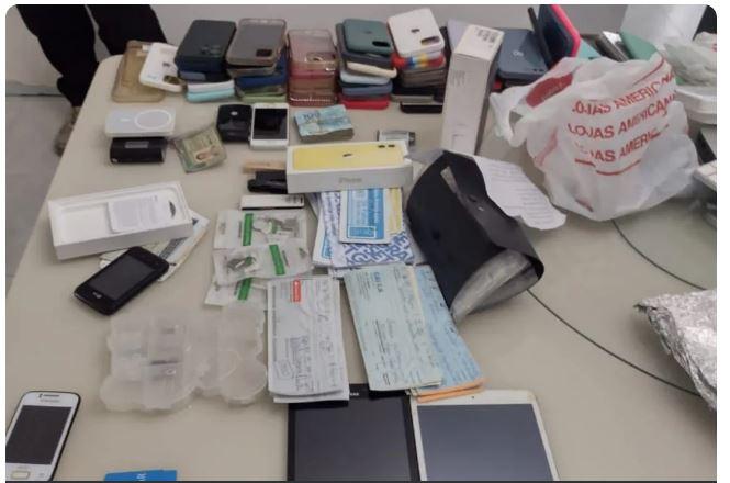 Guarda municipal que havia sido flagrada com carro cheio de celulares em Fortaleza é presa