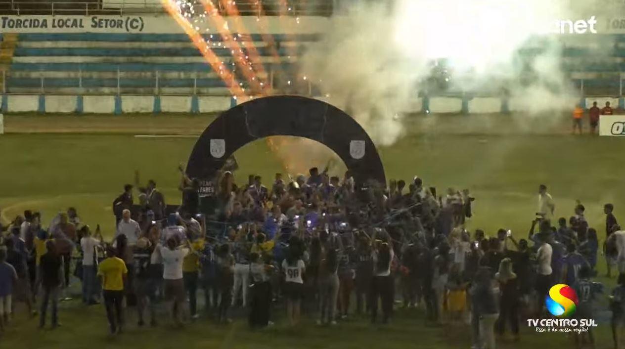 Iguatu é campeão da Taça Fares Lopes ao derrotar o Ferroviário no Morenão !