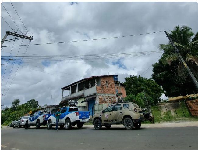 Seis adultos e três crianças são encontrados mortos em duas casas na Bahia; sete estavam carbonizados