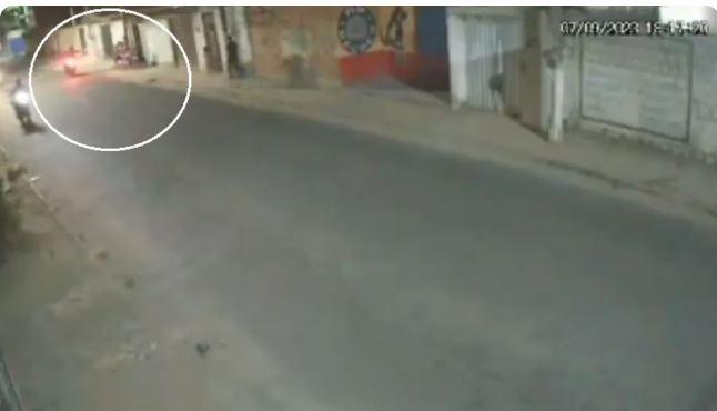 Dupla em moto mata homem e deixa garota de 12 anos baleada em Itaitinga no Ceará