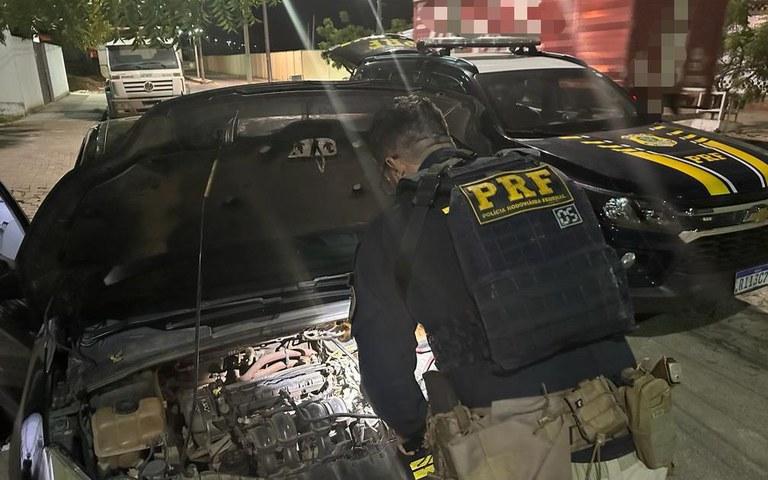 Em Iguatu, PRF e PM prendem homem e recuperam veículo roubado em Natal, há 7 anos