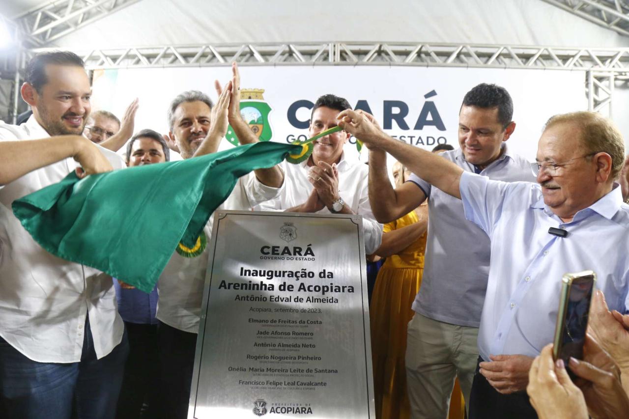 Governador Elmano de Freitas e Prefeito Antônio Almeida inauguram Areninha em Acopiara