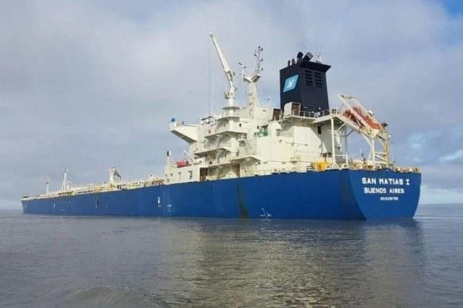 Marinheiros relatam aparição de oito OVNIs saindo do mar próximo à Argentina