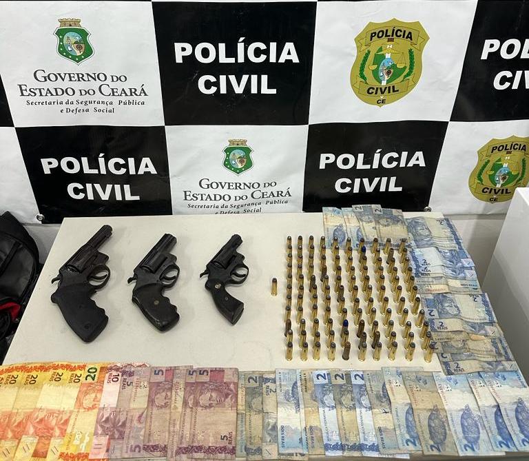 Mulher em posse de armas e munições é presa em flagrante pela Polícia Civil em Juazeiro do Norte