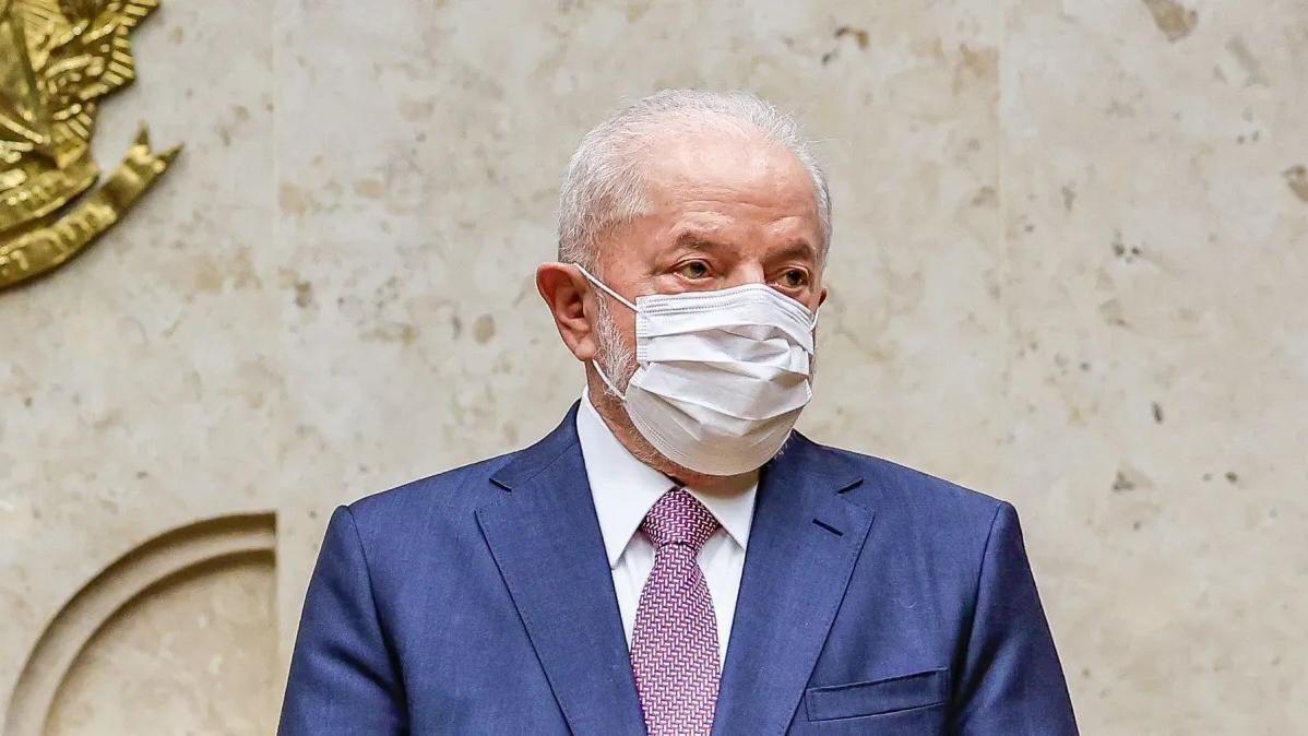 Presidente Lula passa por cirurgia de 3 horas no quadril