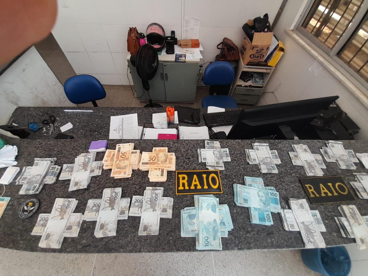 RAIO prende duas mulheres com R$126 mil em notas falsas, em Iguatu