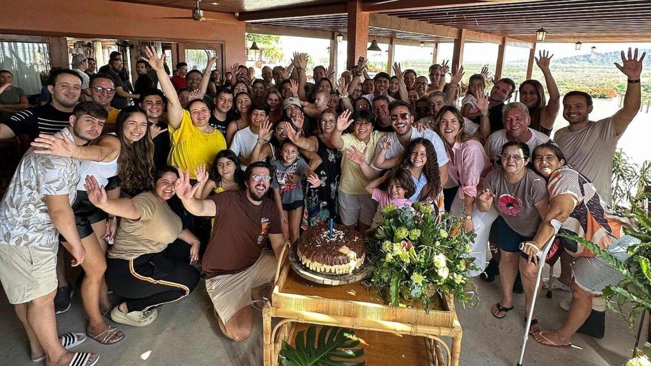 Wesley Safadão desabafa durante comemoração de seu aniversário de 35 anos e diz que sucesso o afastou da família: 'a gente vai sendo engolido'