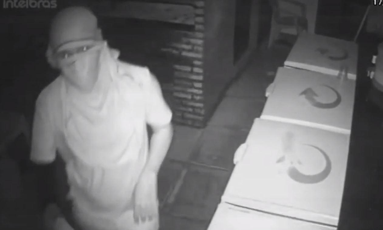 Bandido invade comércio de Iguatu