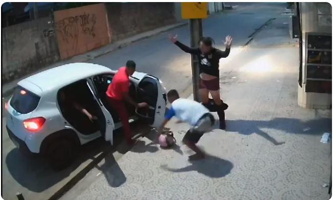 Homem é atropelado, assaltado duas vezes e deixado só de cueca no intervalo de horas em Fortaleza