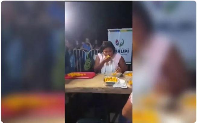 Mulher ganha concurso ao roer 88 pequis em 10 minutos no 3º Festival do Pequi, no Tocantins