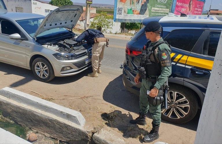 PMCE e PRF prendem pernambucano com veículo clonado em Iguatu