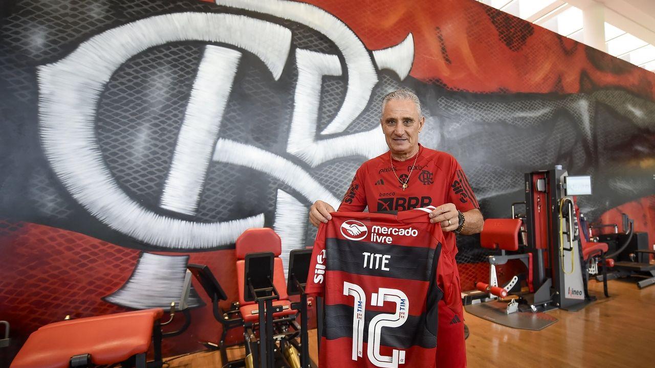 Tite chega ao Flamengo e afirma: 'Ser melhor que os outros, esse é o nosso objetivo'