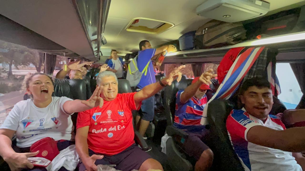 Torcedores do Fortaleza iniciam viagem para o Uruguai em caravanas