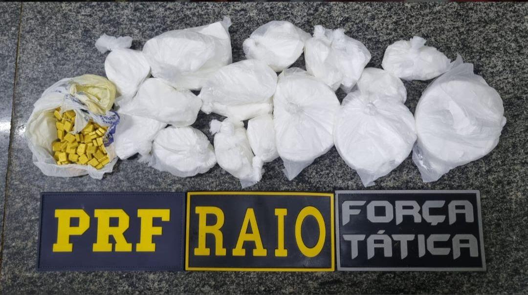Ação conjunta da PMCE e PRF resulta em prisão de uma mulher em Jaguaribe por tráfico de drogas em ônibus intermunicipal