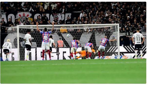 Em noite histórica, Bahia atropela o Corinthians em São Paulo e abre rodada fora do Z-4