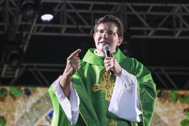 Padre Reginaldo Manzotti é internado após sofrer complicações em cirurgia