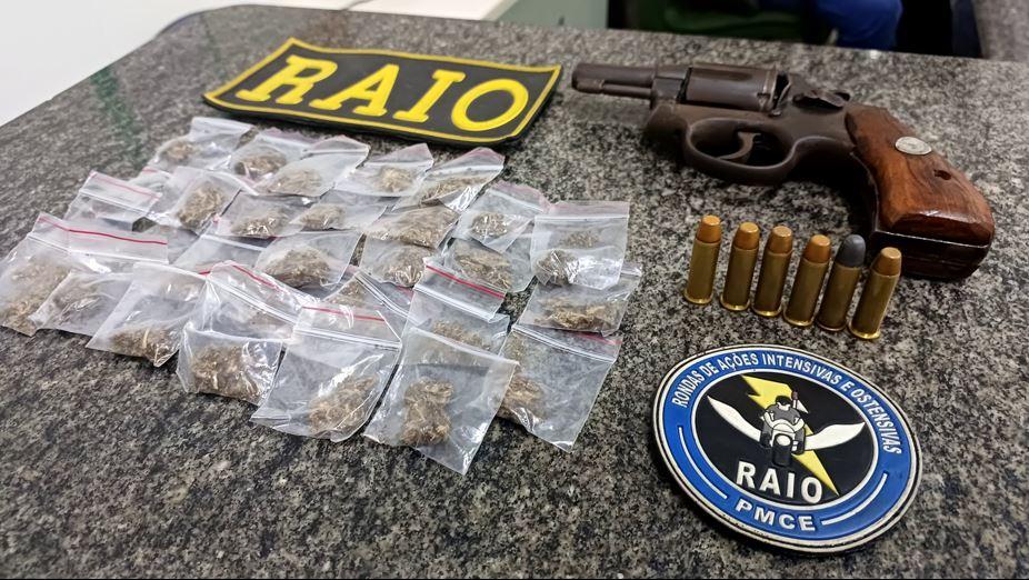 RAIO apreende maconha e arma de fogo em Iguatu