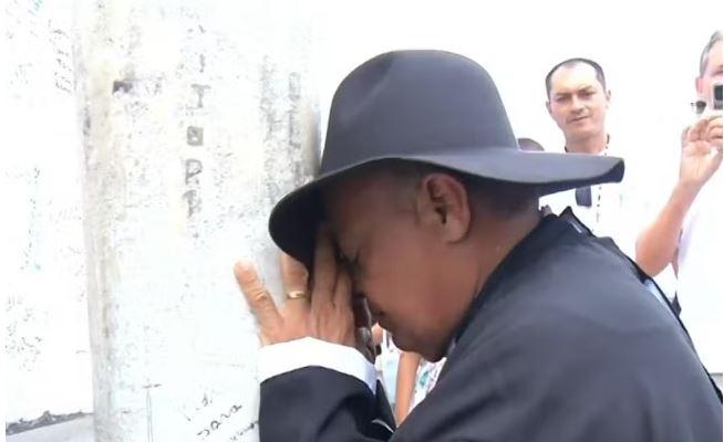 Novo ministro do STJ visita estátua de padre Cícero para comemorar nomeação