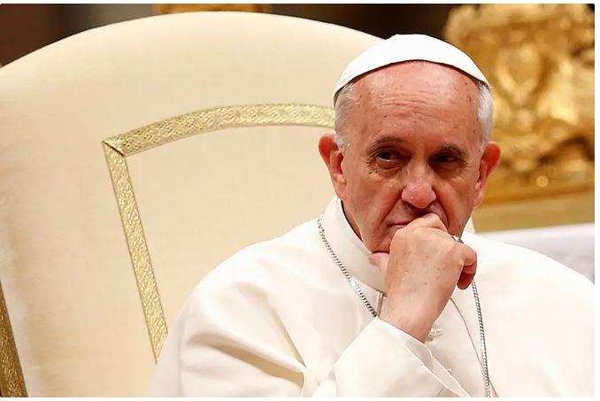 Papa Francisco autoriza padres abençoarem casais do mesmo sexo em decisão histórica