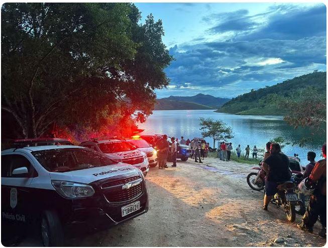Avó e neta morrem após carro cair de balsa em Natividade da Serra, SP