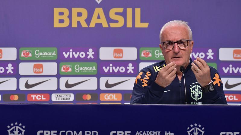 Dorival júnior pede mudança de postura dos atletas e afirma que Seleção Brasileira 'será do povo'