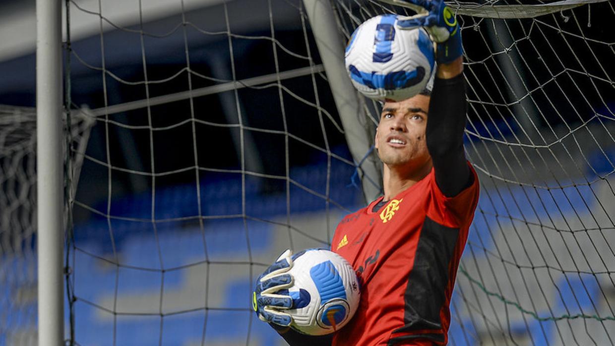Goleiro Santos rescinde contrato com o Flamengo e está liberado para defender o Fortaleza