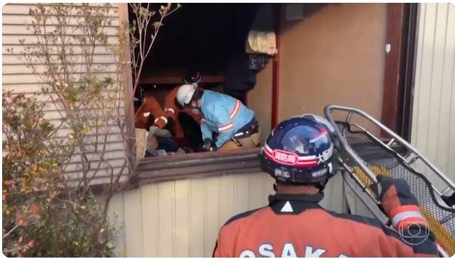 Idosa de 90  anos é encontrada com vida em escombros cinco dias após terremoto ter atingido o Japão