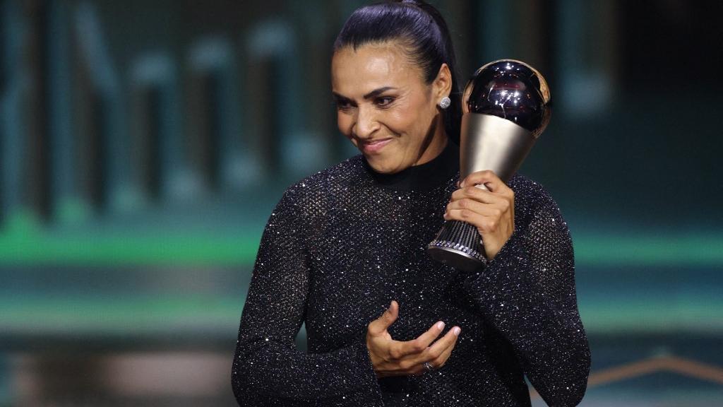 Marta recebe homenagem e vira nome de prêmio no Fifa The Best