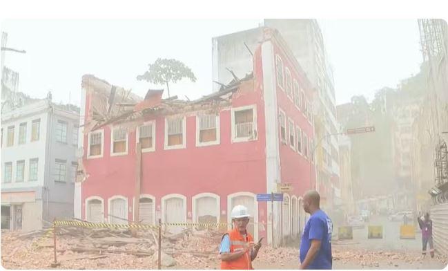Parte de prédio que abrigou restaurante citado em obra de Jorge Amado desaba em Salvador