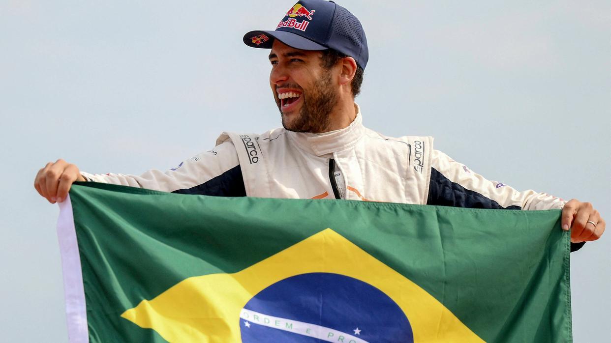 Piloto brasileiro vence pela primeira vez na história etapa do Rali Dakar de carro