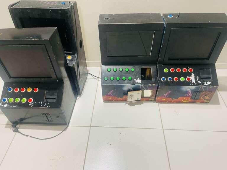 Em ações distintas, PMCE apreende sete máquinas de caça-níqueis em Icó