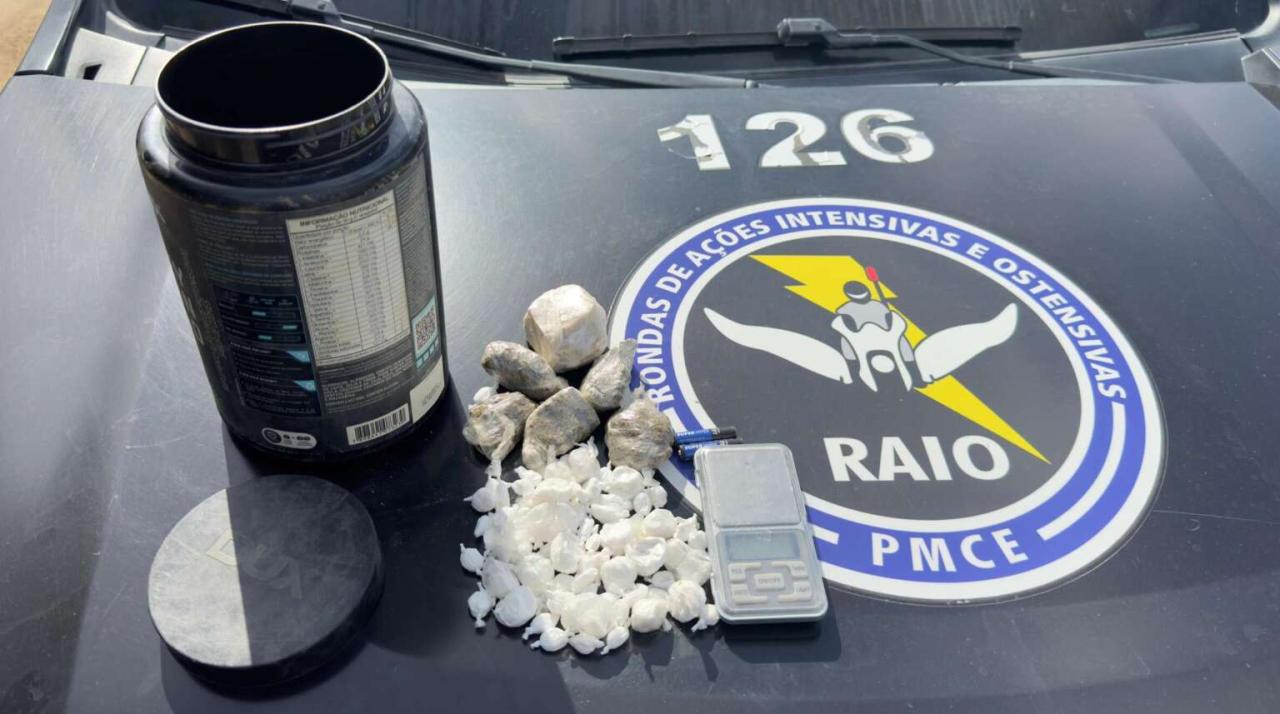 PMCE apreende drogas escondidas em recipiente enterrado em terreno baldio na cidade de Iguatu