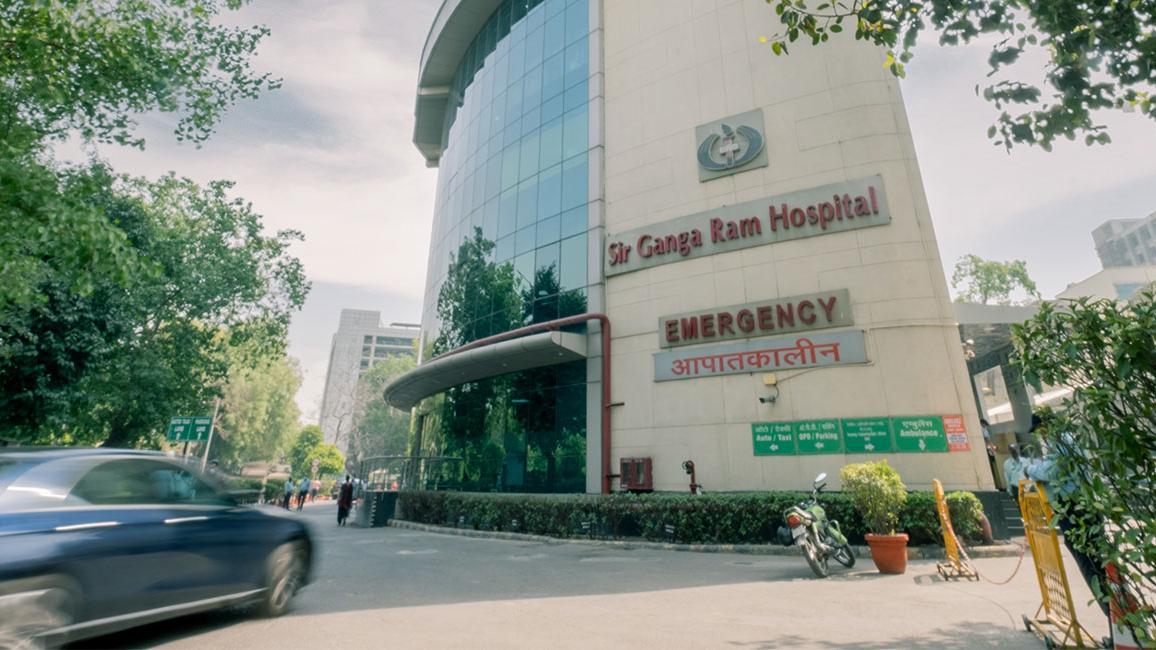 Pintor indiano recupera mãos em cirurgia pioneira e arriscada de primeiro transplante bilateral