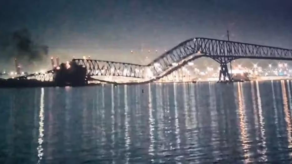 Ponte desmorona após ser atingida por navio em Maryland, nos Estados Unidos;