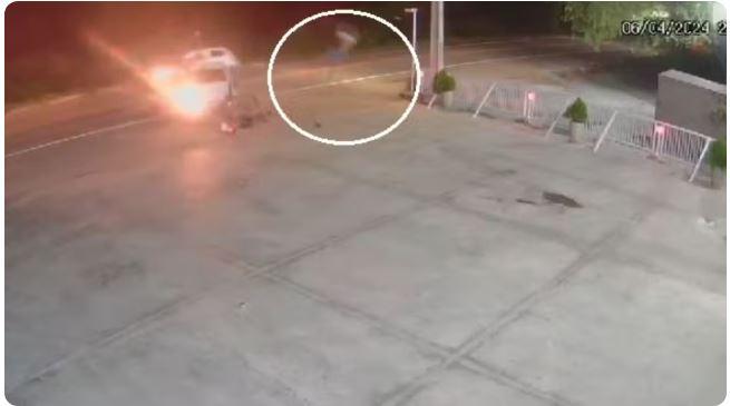 Motociclista voa por cima de carro durante batida em rodovia em Iguatu no Ceará
