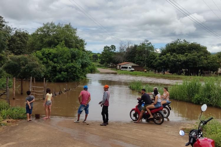 Rios voltam a encher e Tarrafas no Ceará fica sem acesso a municípios vizinhos