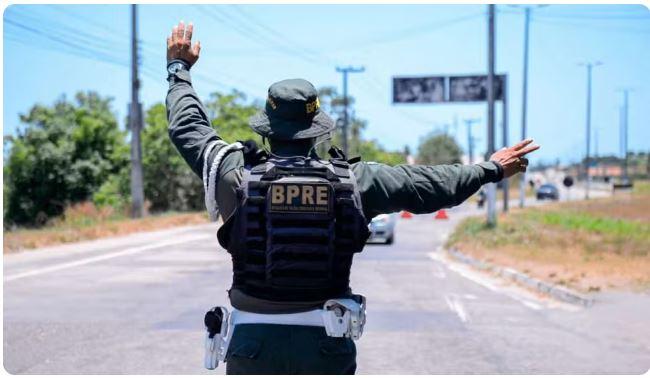 Homem é preso após tentar subornar PMs com R$ 20 mil e agredir policial civil em Canindé, no Ceará