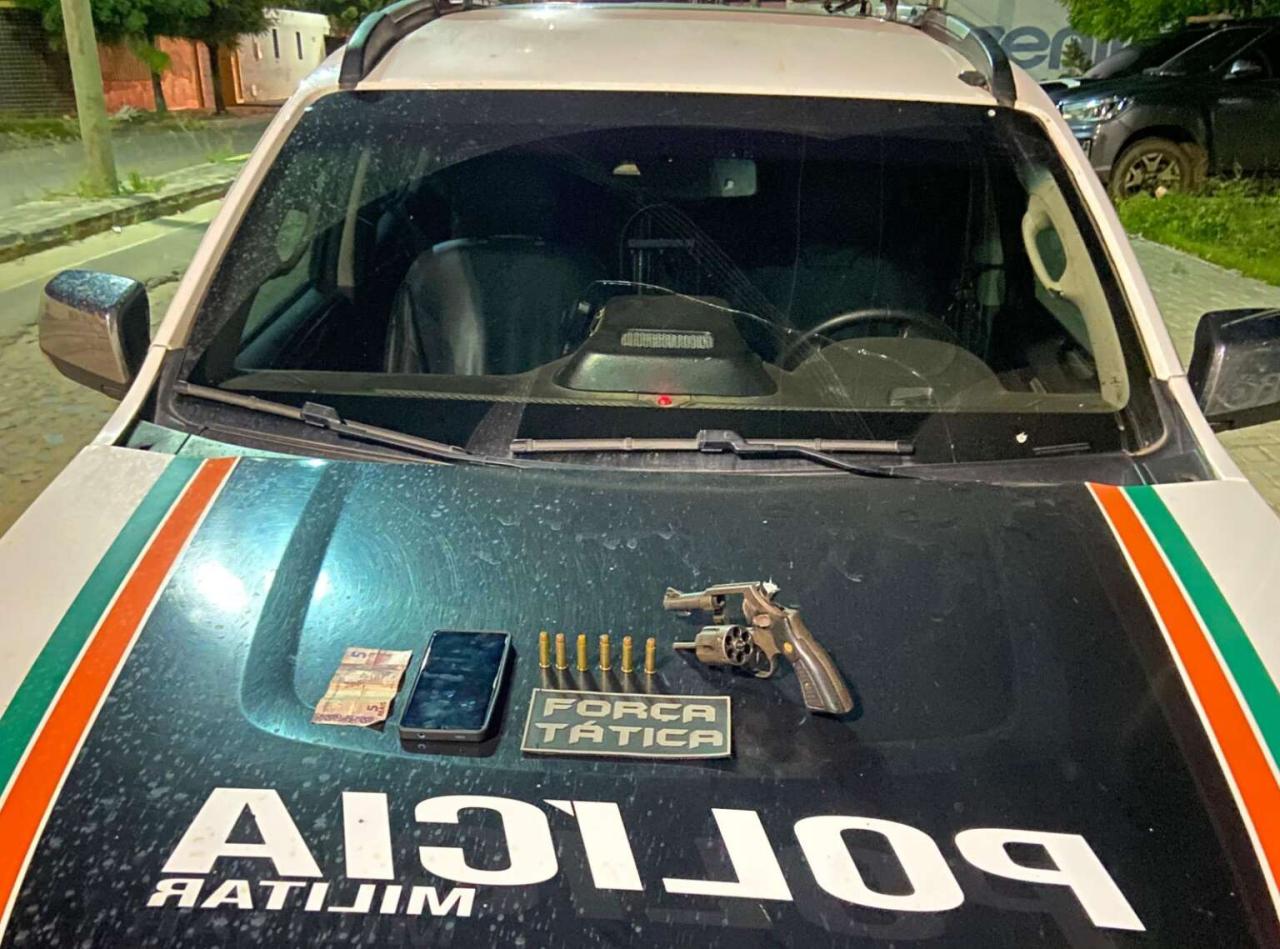 PMCE prende dois suspeitos e apreende armas de fogo e munições durante ações distintas em Iguatu no Ceará
