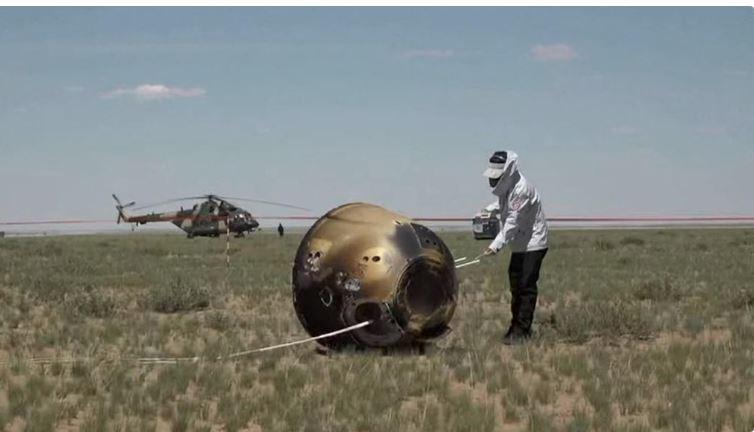Sonda chinesa retorna à Terra com amostras do lado oculto da Lua