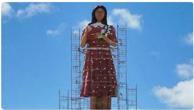 Estátua da Menina Benigna é finalizada em Santana do Cariri; lembre história da primeira beata do Ceará