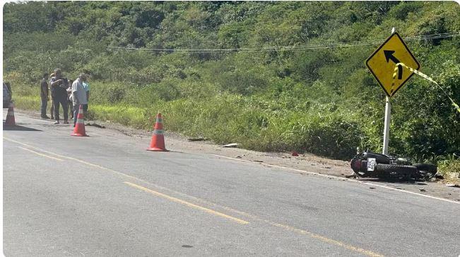 Motociclista e passageiro morrem em colisão com caminhonete em Maranguape no Ceará