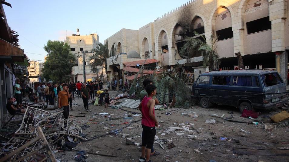 Bombardeio israelense contra escola em Gaza deixa mais de 90 mortos